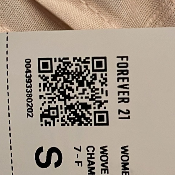 This is Brand new I didn’t like it got it for a gift it was originally 20$ - Picture 2 of 2